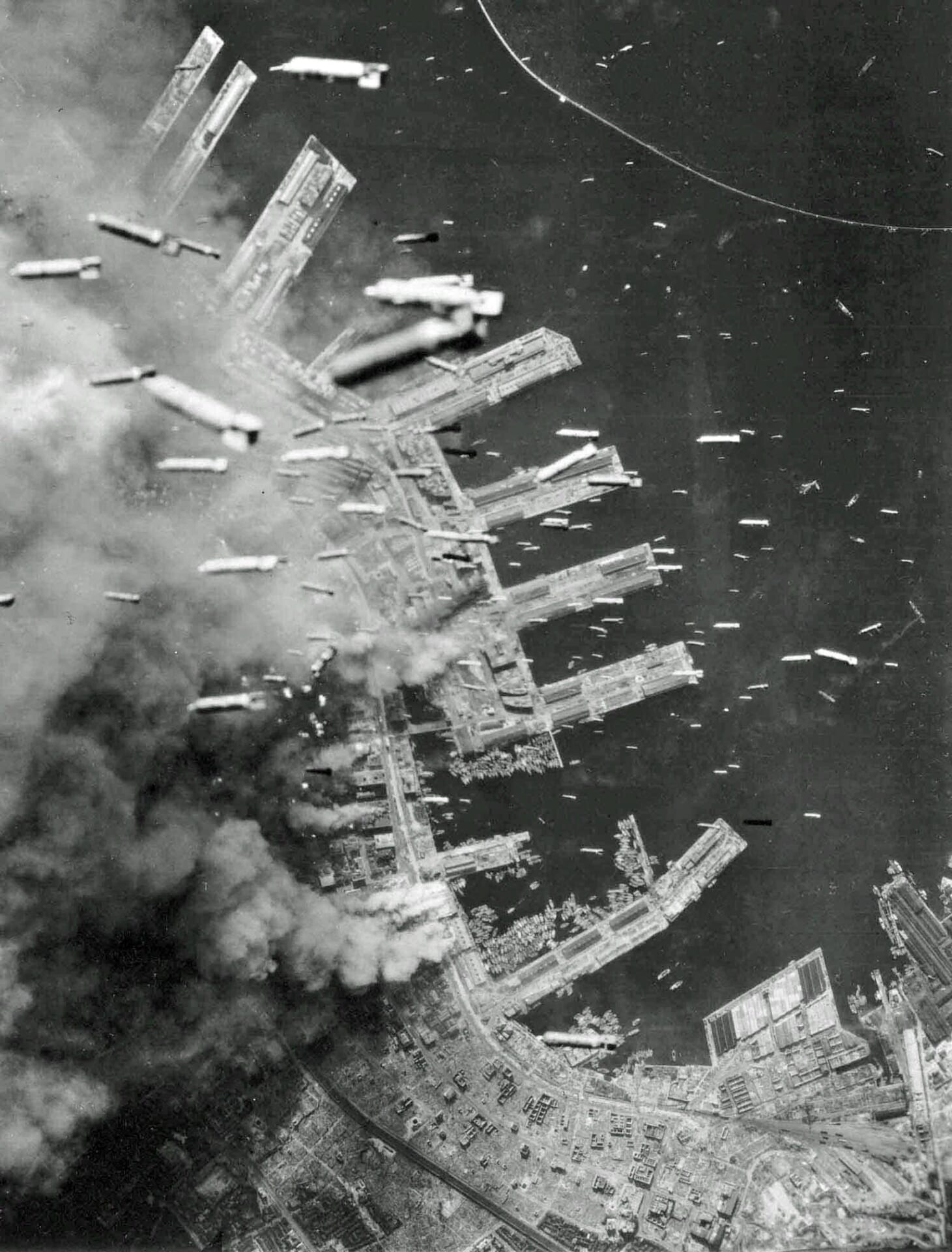 American_bombs_falling_on_Kobe